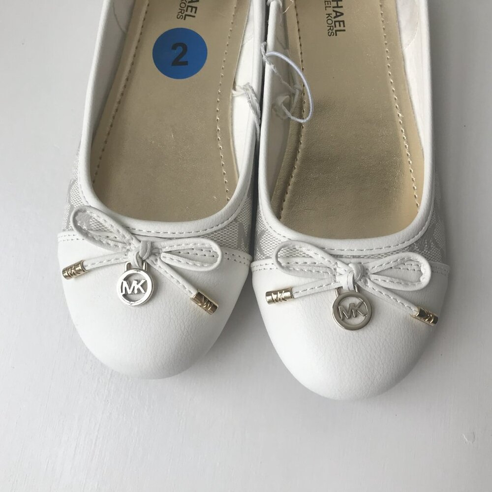 Chic Michael Kors slip on shoes for girls - Picture 7 of 8